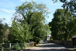 High Street Ewelme, and the pond Wallpaper