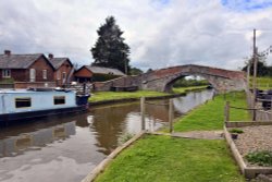 The Shropshire Union Canal at Tiverton Wallpaper