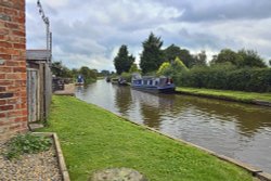 The Shropshire Union Canal at Tiverton Wallpaper