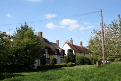 Cottages on the green at Marsh Baldon Wallpaper