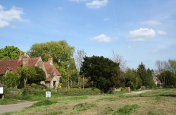 Cottages on the green at Marsh Baldon Wallpaper