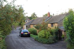 Period cottages and Autumn berries in Back Lane, Epwell Wallpaper