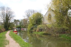 The Oxford Canal and the church, Shipton on Cherwell Wallpaper