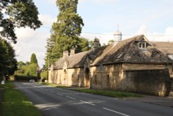 The Cotswolds village of Shipton-under-Wychwood Wallpaper