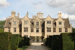 Shipton Court, Shipton-under-Wychwood Wallpaper