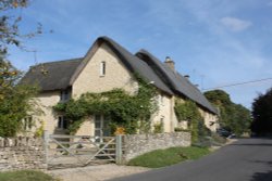 More Taynton thatched cottages basking in the late afternoon sun Wallpaper