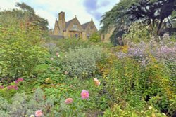 Hidcote Manor Garden Wallpaper