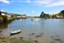 View Down the Kingsbridge Estuary Wallpaper