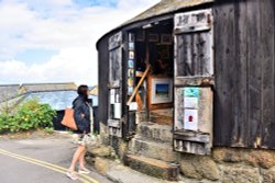 Sennen's Gallery in the Round Wallpaper