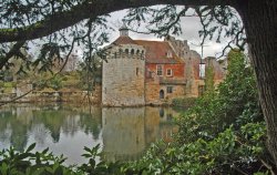 Scotney Castle Wallpaper