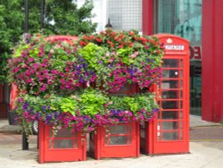 old telephone boxes in uxbridge Wallpaper