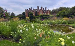 Doddington Place Garden Wallpaper