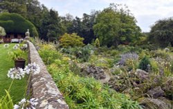 Doddington Place Garden Wallpaper