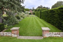 Doddington Place Garden Wallpaper