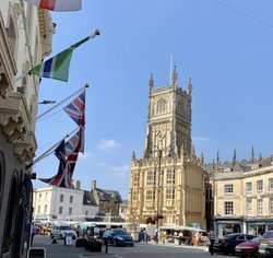 The Church of St. Peter the Evangelist, Cirencester. Wallpaper