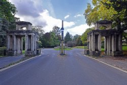 Entrance to Victoria Park, Bath Wallpaper