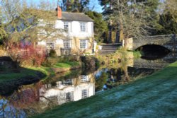 Riverside Cottages at Eardisland Wallpaper