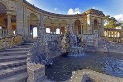 The Logia Fountain at Hever Castle Wallpaper