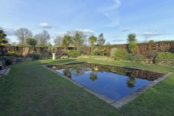 The Gardens of Hever Castle Wallpaper