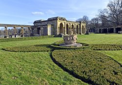 The Gardens of Hever Castle Wallpaper