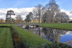 Hever Castle Gardens Wallpaper