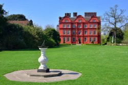 Kew Palace in Kew Gardens Wallpaper