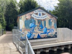 Mural on the side of Hydro Generator Hut at Caversham Lock Wallpaper