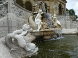 Hever Castle  The Nymph's Fountain Wallpaper