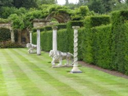 Hever Castle The Italian Garden Wallpaper