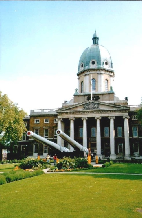 London - Lambeth, Imperial War Museum, May 2004