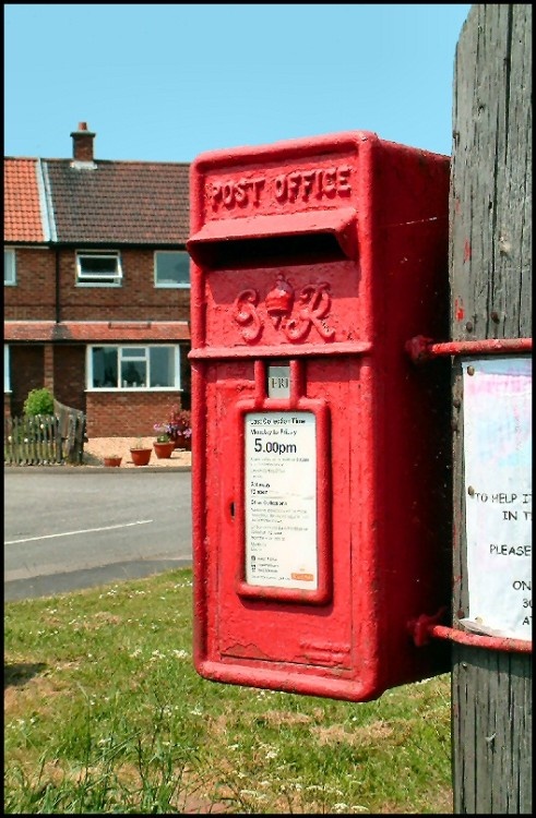 A post mounted George VI postbox, Moor Lane, Martin, Lincolnshire.