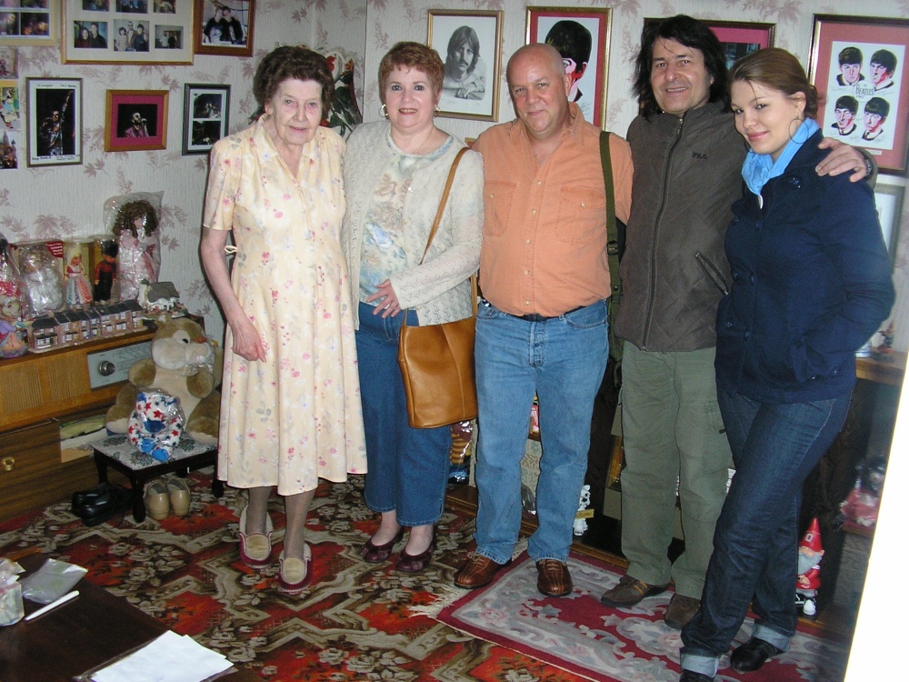 7-5-07 Ringo Starr's house with Margaret, Pattie, Gordon, David, Loraine