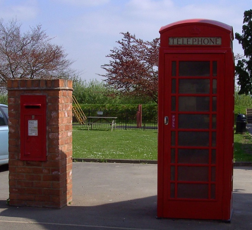 Post box and telephone box, West Stockwith, Nottinghamshire