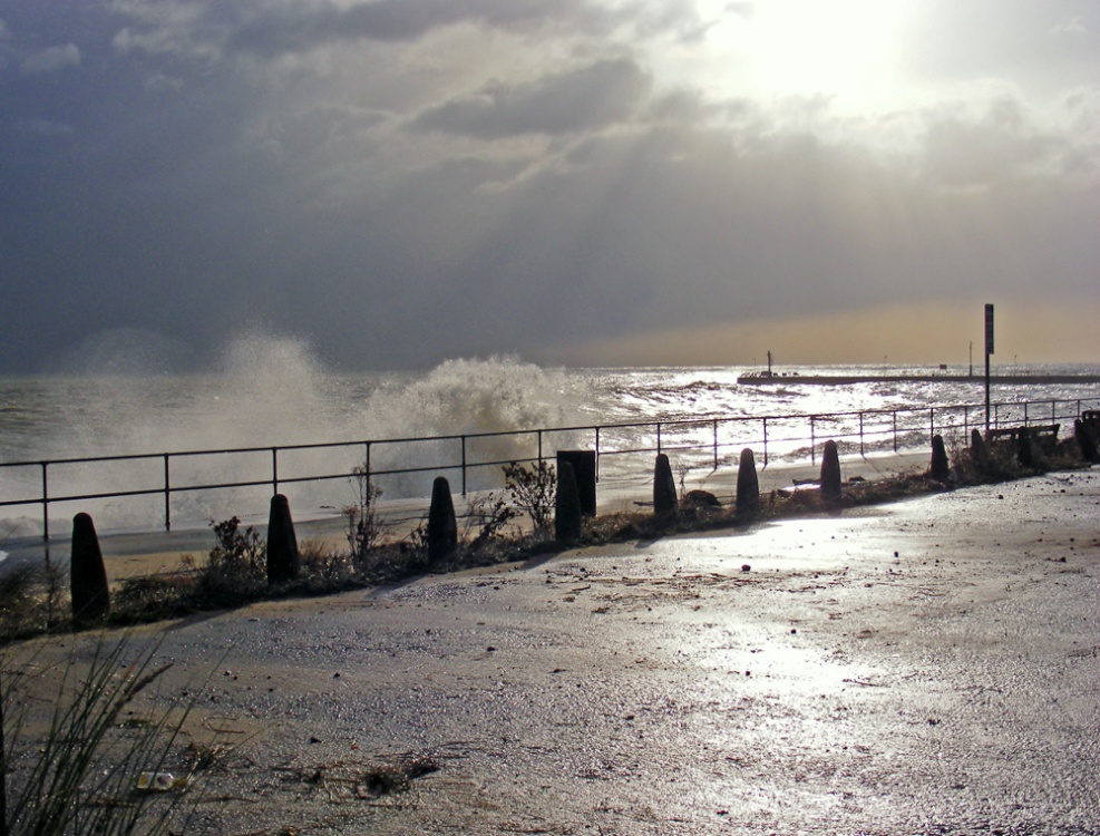 Great Yarmouth Harbour during storms on 9th November 2007