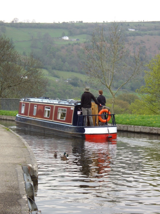 Canal boat entering the aquaduct