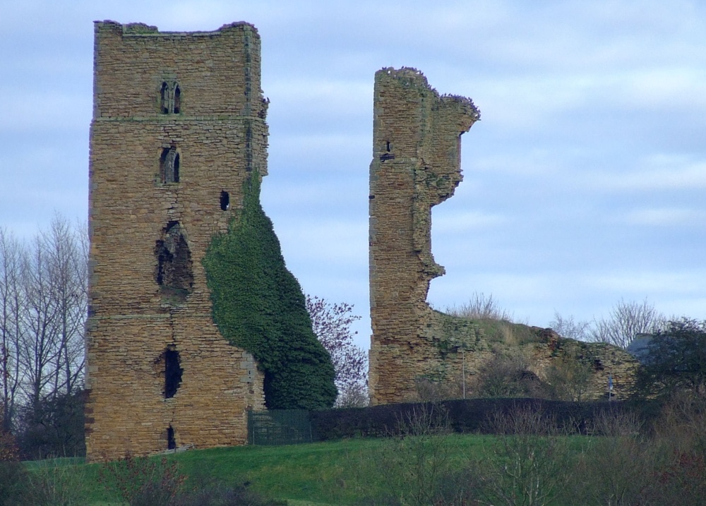 Sheriff Hutton castle (Ruins)