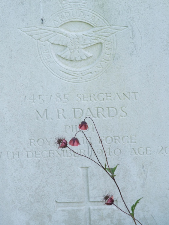 WWII RAF pilots gravestone, Upper Heyford churchyard, Oxon.