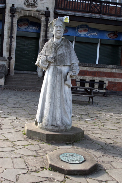 Wolsey statue