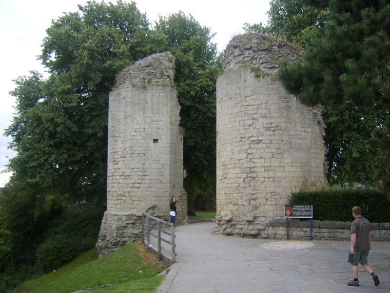 Knaresborough Castle gates