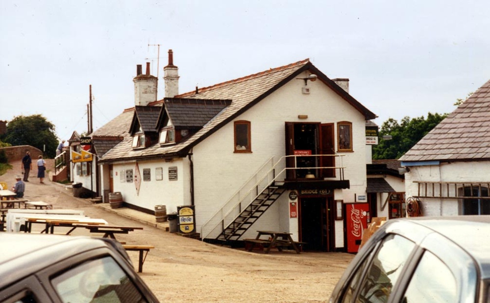 Foxton Locks pub