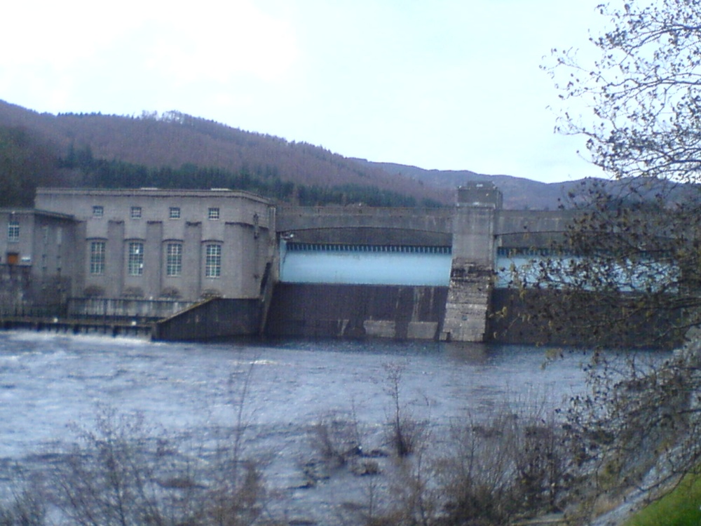 Dam on Loch Flaskey