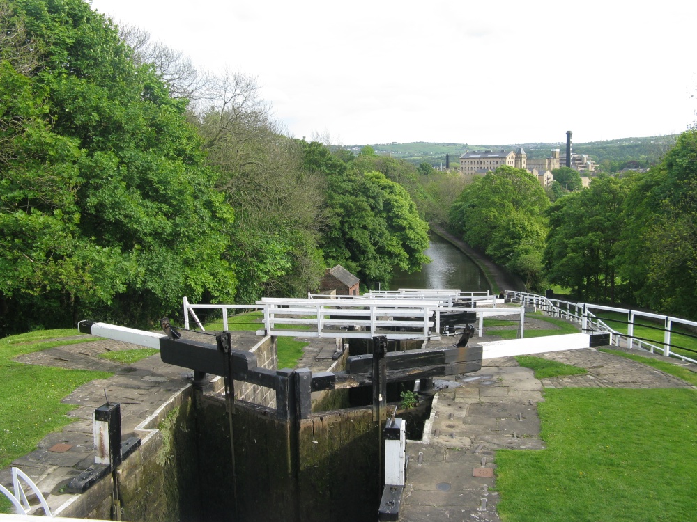 5 Rise Locks in Bingley