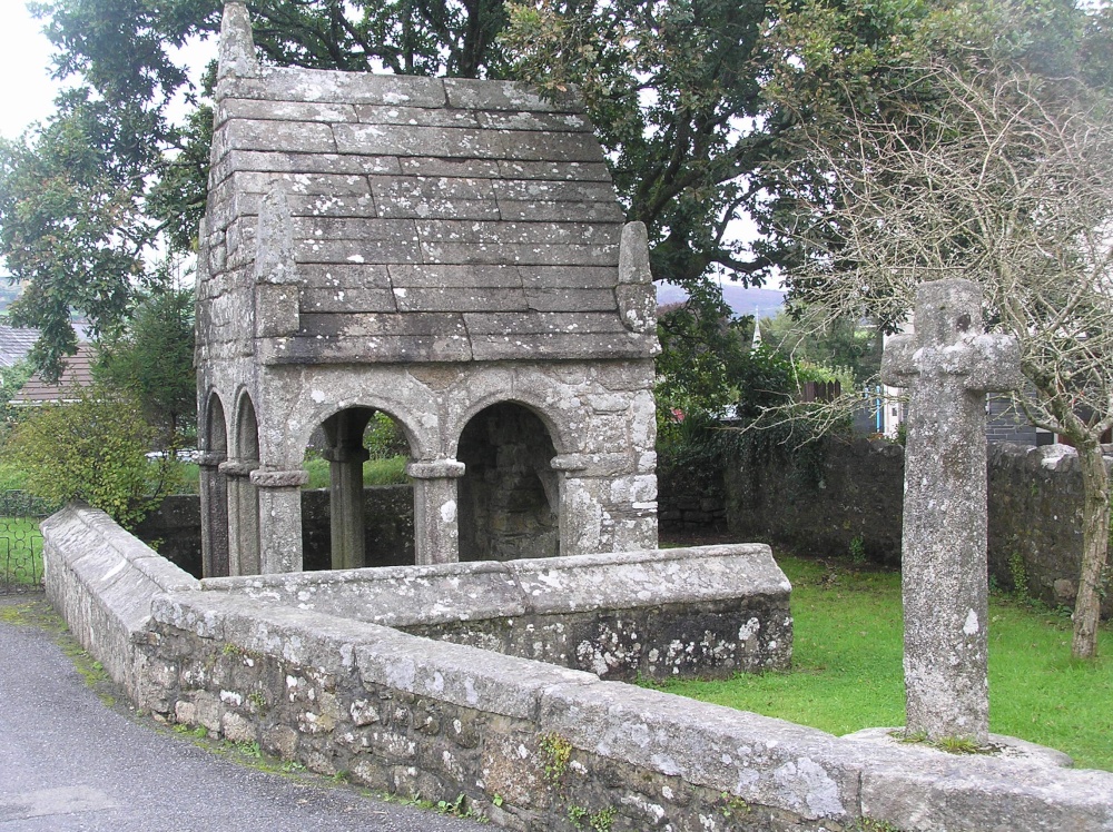 Holy well and stone cross at St Cleer