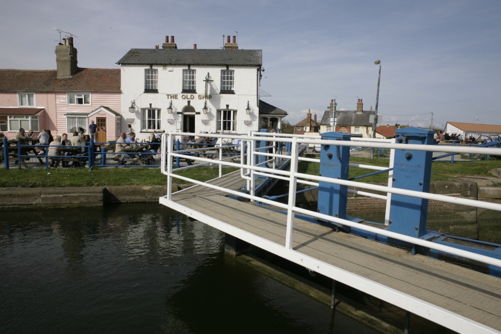 Lock and pub on the Estuary