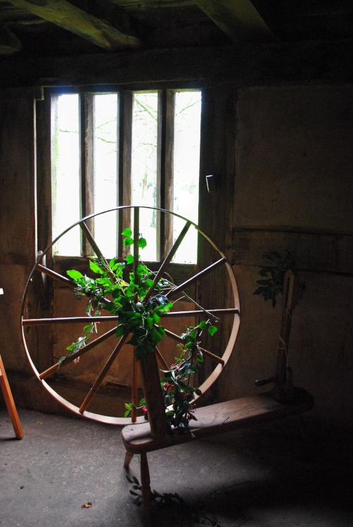 Spinning wheel decorated for the Christmas season