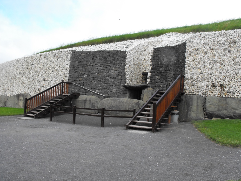 Entrance to passage tomb