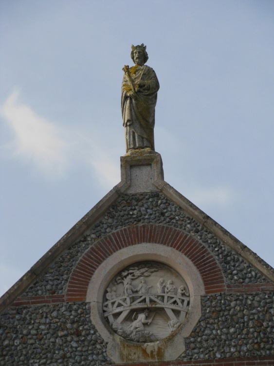 A statue of St. Edmund