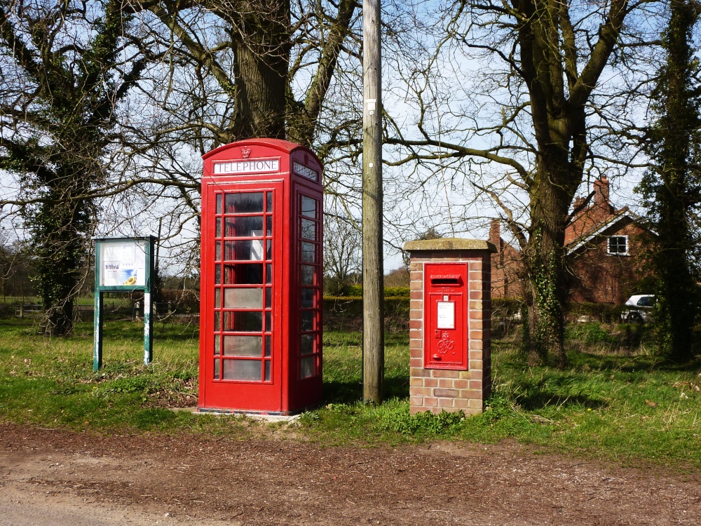 Fritton GR Postbox, Telephone Box