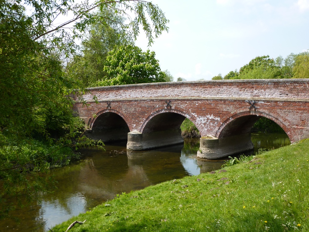 The one lane bridge over the River Yare at Bawburgh