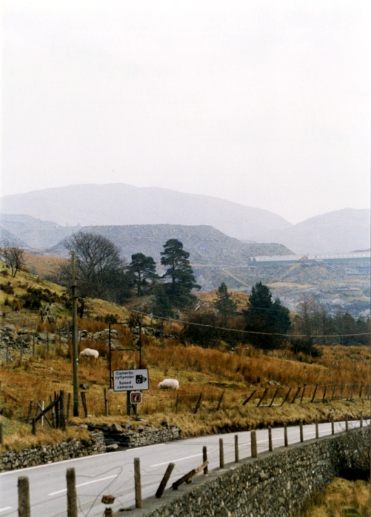 The road to Llechwedd.
